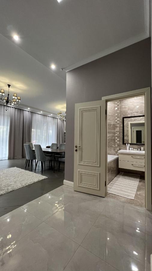 Hotel Manica Esentai City Алма Ата Екстериор снимка