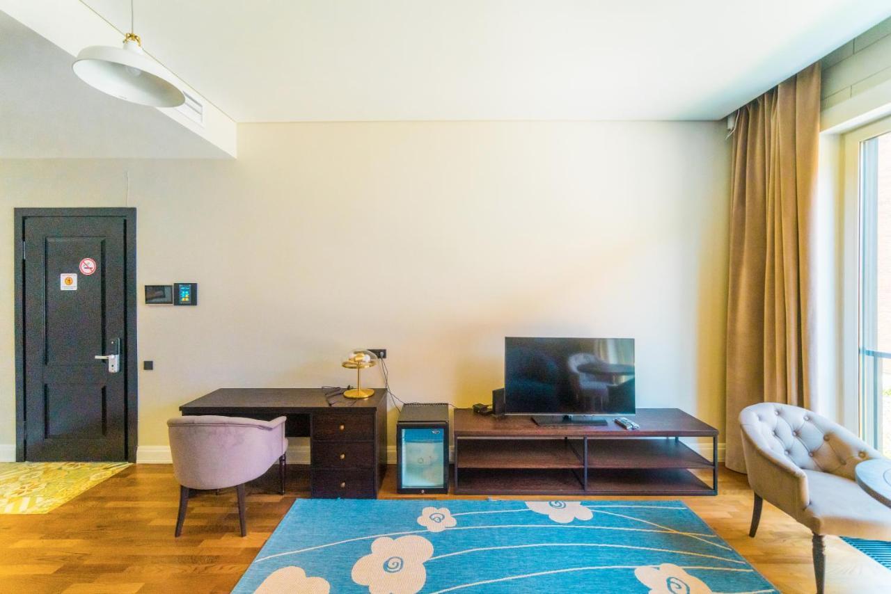 Hotel Manica Esentai City Алма Ата Екстериор снимка